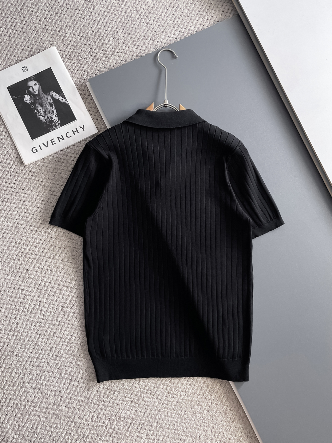Louis Vuitton 2025 Spring/Summer Black Knit Polo Shirt with LV Patch 10 cmp i1748622608394 5074 0 8
