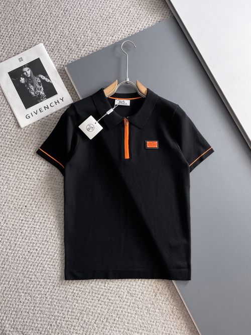 Polo Hermès Noir avec Détails Orange et Fermeture Éclair, Collection 2025 1 Polo Hermès Noir avec Détails Orange et Fermeture Éclair, Collection 2025