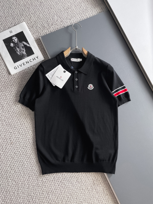 Moncler Zwart Gebreid Polo Shirt met Logo en Strepen op de Mouwen 1 Moncler Zwart Gebreid Polo Shirt met Logo en Strepen op de Mouwen