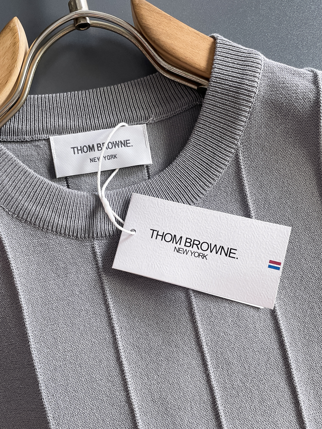 Thom Browne Men's Gray Ribbed Knit Short Sleeve T-Shirt with Arm Stripes 5 cmp i1748623371343 8399 0 3