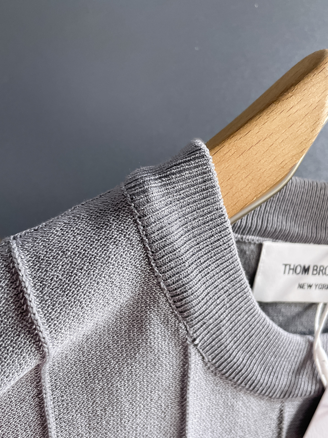 Thom Browne Men's Gray Ribbed Knit Short Sleeve T-Shirt with Arm Stripes 6 cmp i1748623373345 4872 0 4