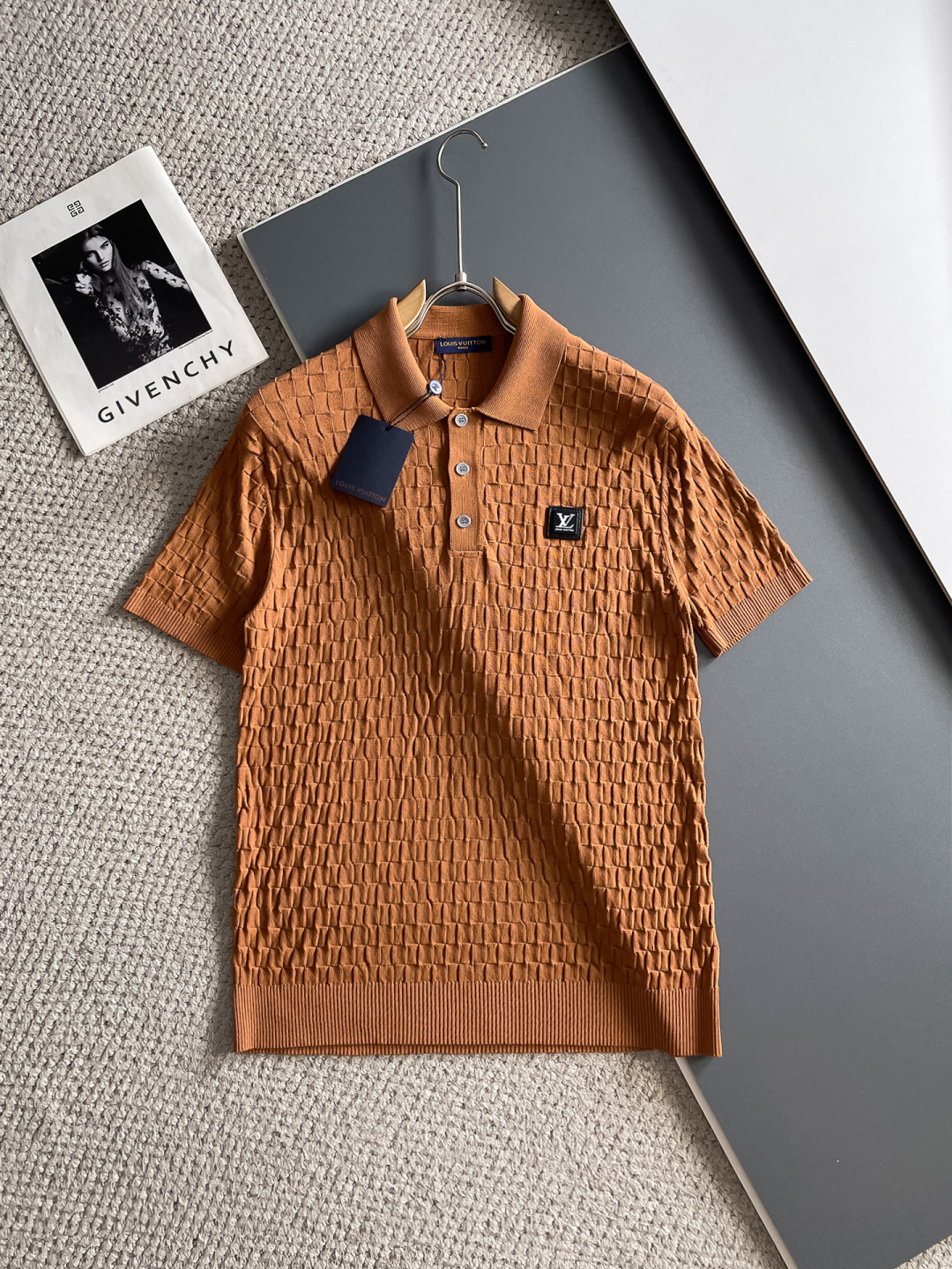 Polo de Punto Louis Vuitton Texturizado con Logo, Colección Primavera/Verano 2025