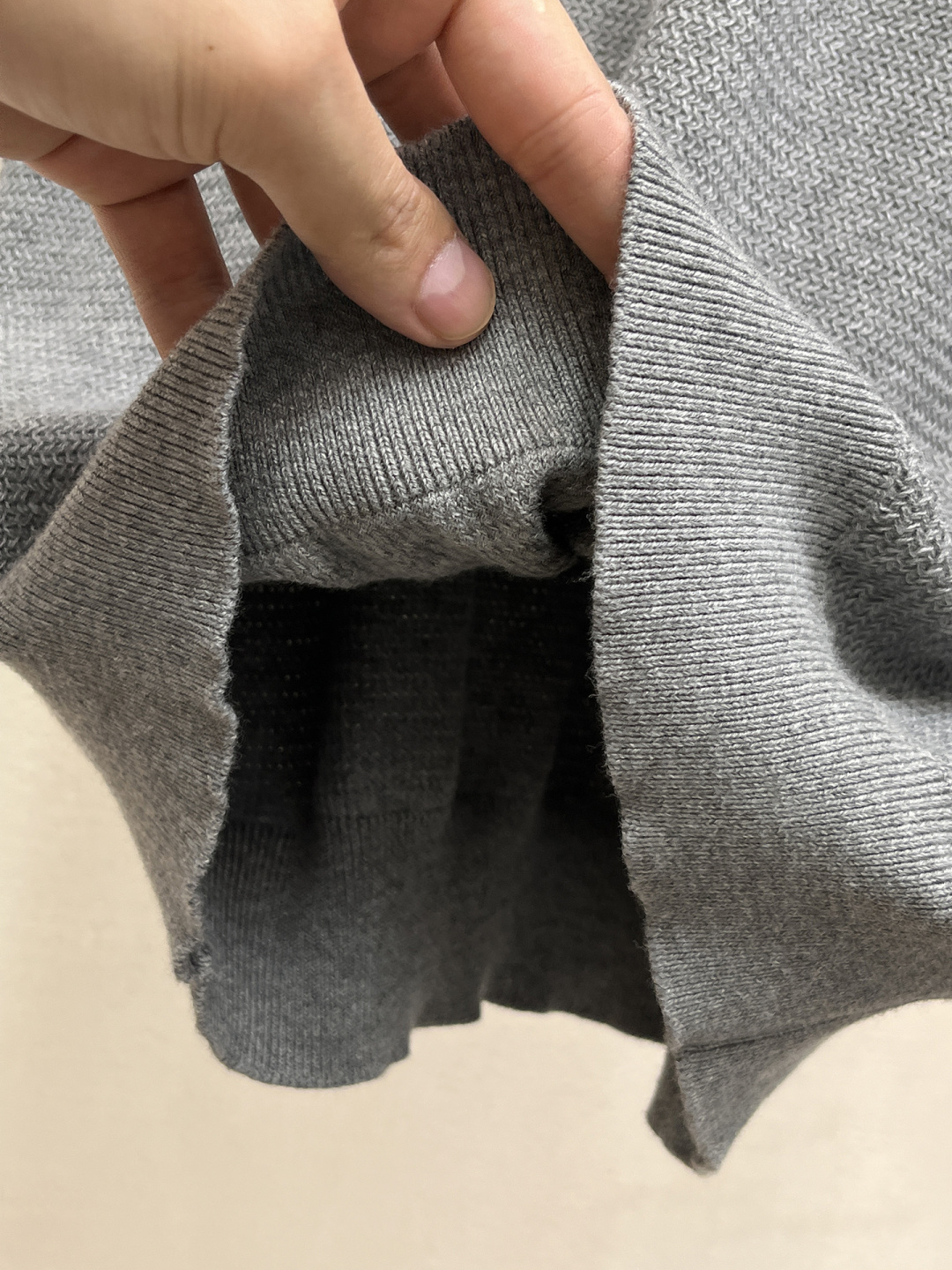 普拉达 2026春夏新款男士顶级翻领针织短袖T恤，品牌最新设计元素！既不单调也不复杂,恰到好处的展现品味