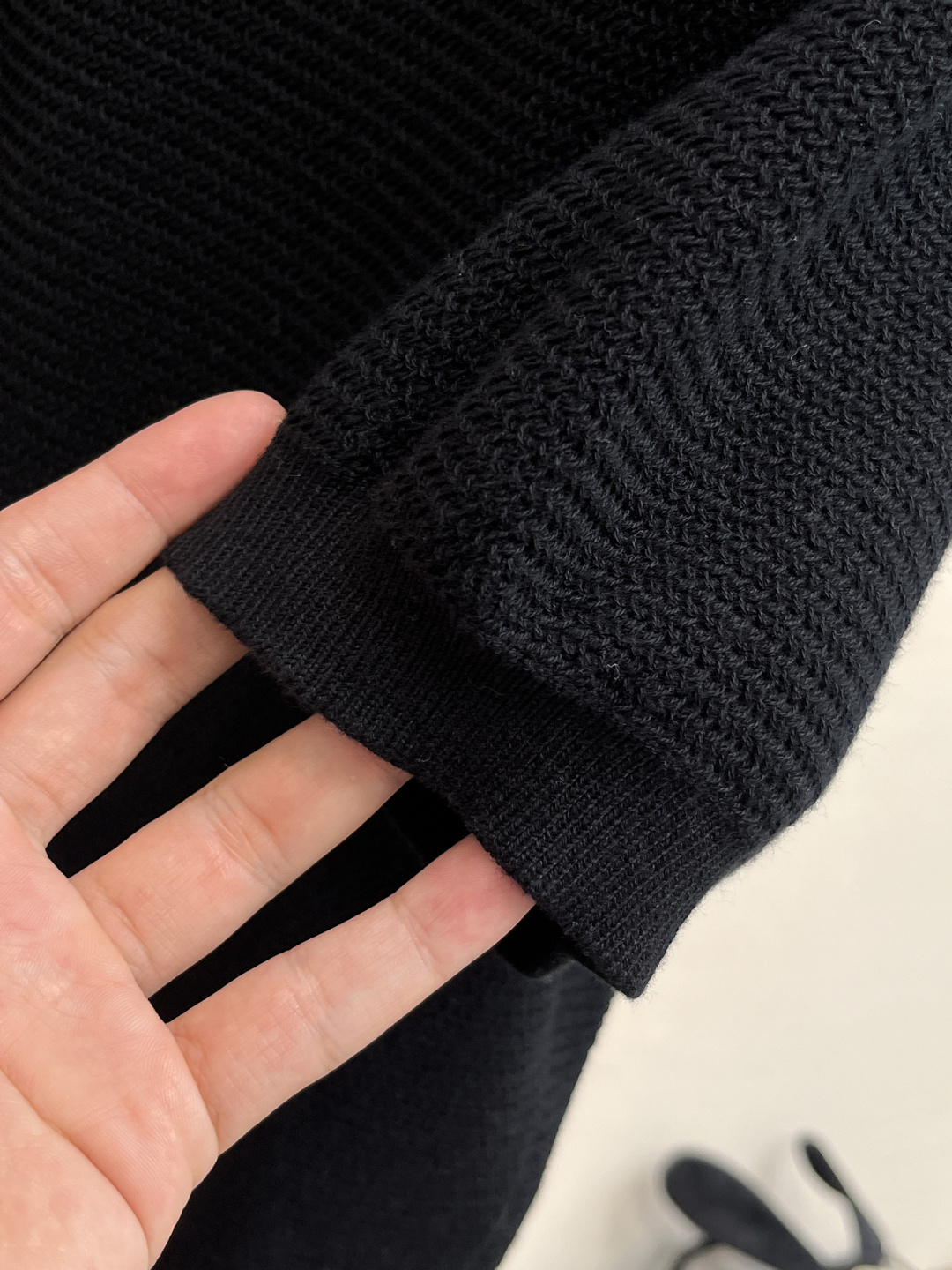 普拉达 2026春夏新款男士顶级翻领针织短袖T恤，品牌最新设计元素！既不单调也不复杂,恰到好处的展现品味