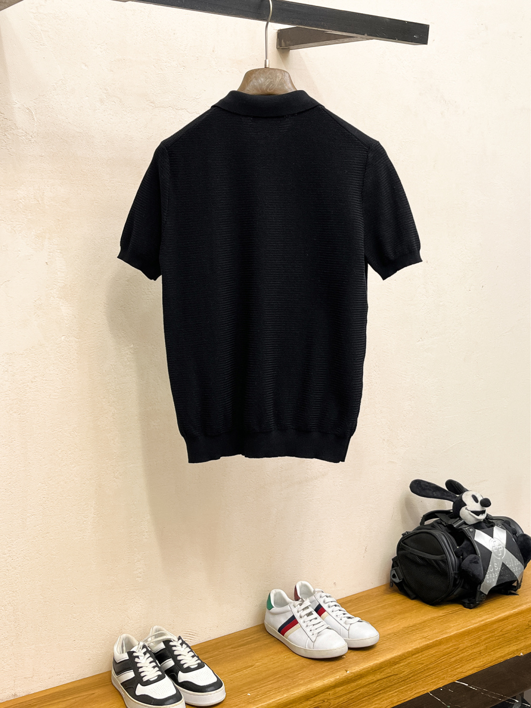普拉达 2026春夏新款男士顶级翻领针织短袖T恤，品牌最新设计元素！既不单调也不复杂,恰到好处的展现品味