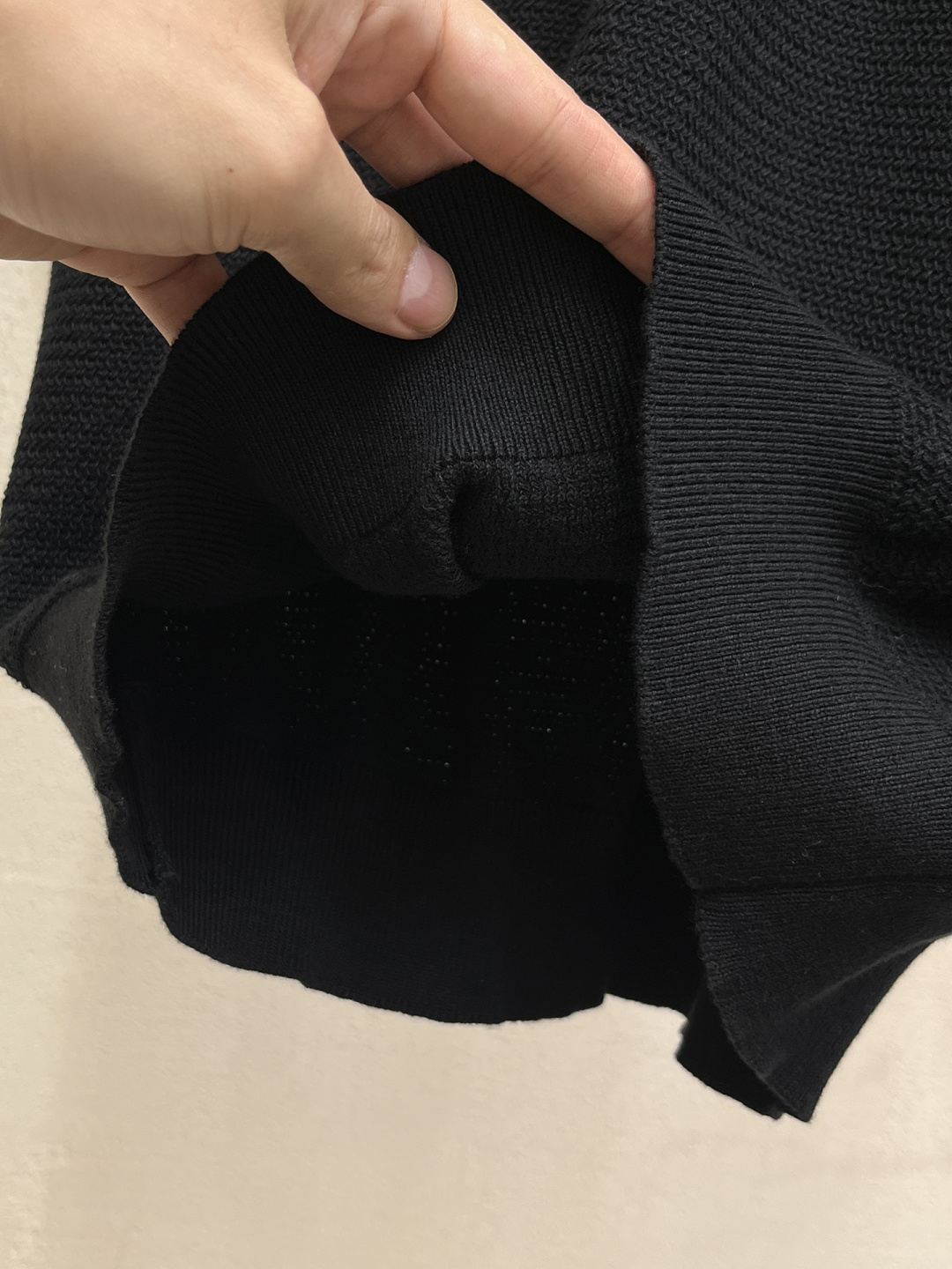 普拉达 2026春夏新款男士顶级翻领针织短袖T恤，品牌最新设计元素！既不单调也不复杂,恰到好处的展现品味