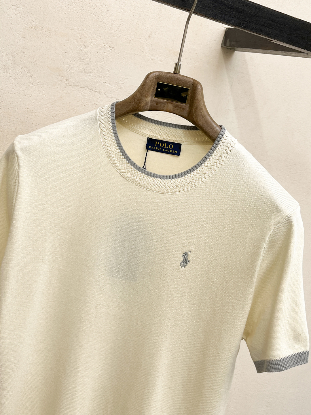 2026春夏新款男士顶级翻领针织短袖T恤，品牌最新设计元素！既不单调也不复杂,恰到好处的展现品味！客供定