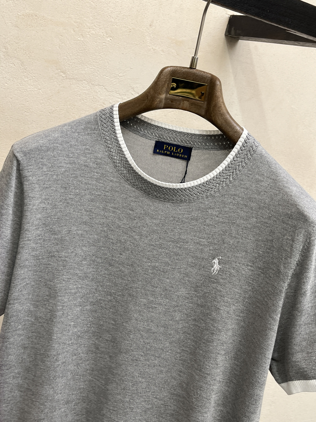 2026春夏新款男士顶级翻领针织短袖T恤，品牌最新设计元素！既不单调也不复杂,恰到好处的展现品味！客供定