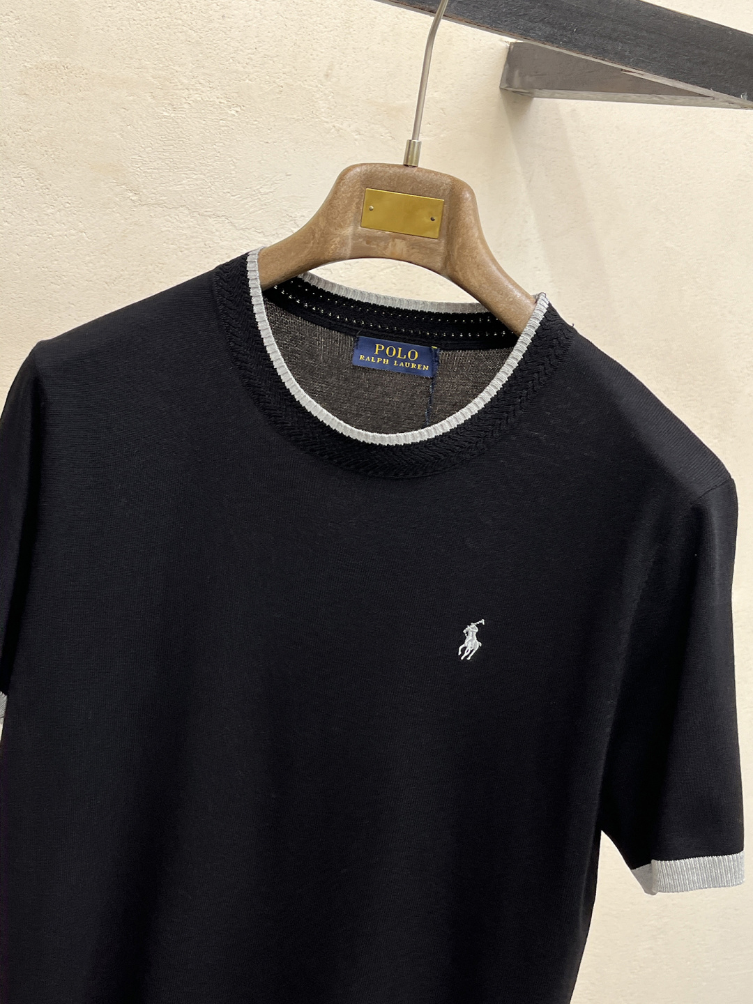 2026春夏新款男士顶级翻领针织短袖T恤，品牌最新设计元素！既不单调也不复杂,恰到好处的展现品味！客供定