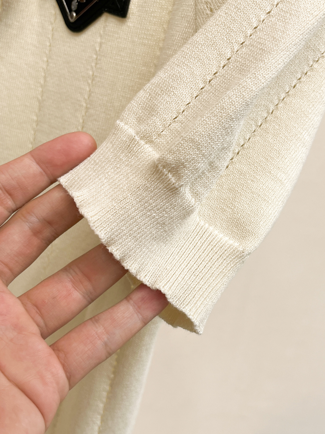 普拉达 2026春夏新款男士顶级翻领针织短袖T恤，品牌最新设计元素！既不单调也不复杂,恰到好处的展现品味