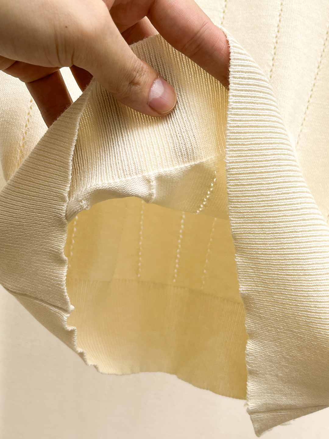 普拉达 2026春夏新款男士顶级翻领针织短袖T恤，品牌最新设计元素！既不单调也不复杂,恰到好处的展现品味