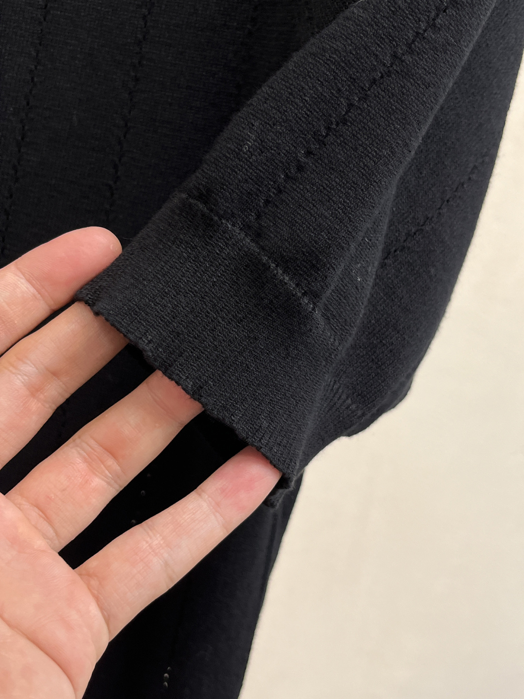 普拉达 2026春夏新款男士顶级翻领针织短袖T恤，品牌最新设计元素！既不单调也不复杂,恰到好处的展现品味