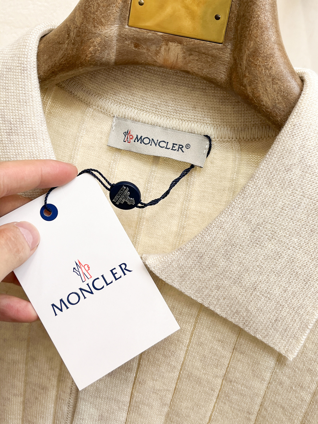 蒙口 2026春夏新款男士顶级翻领针织短袖T恤，品牌最新设计元素！既不单调也不复杂,恰到好处的展现品味！