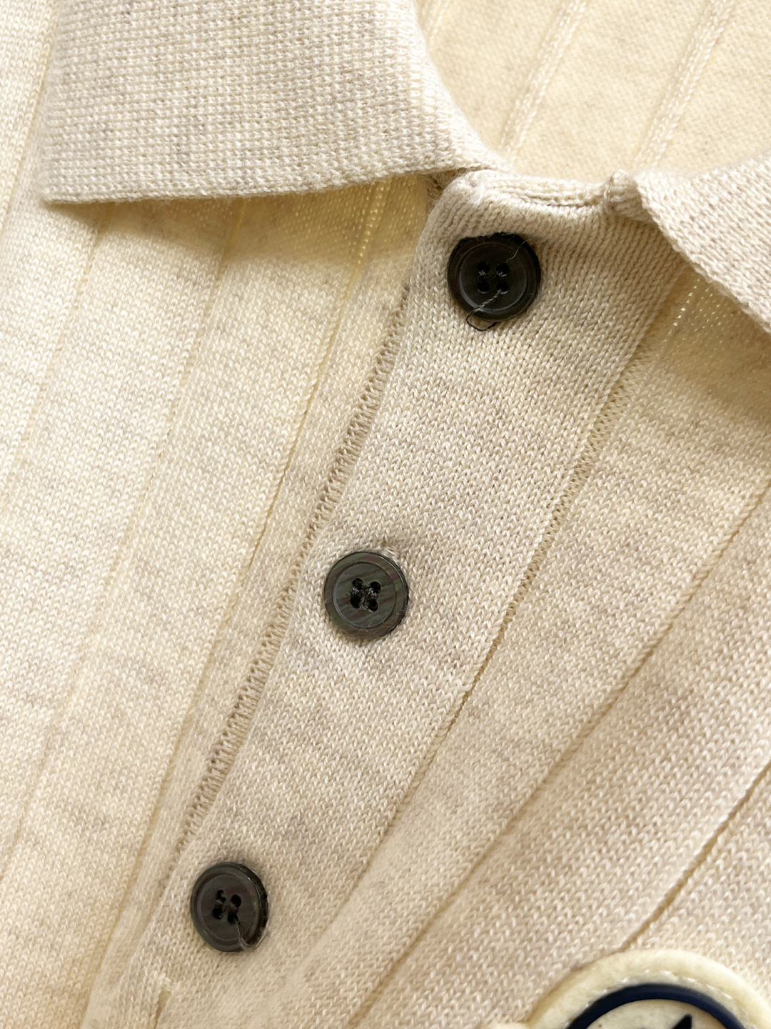 蒙口 2026春夏新款男士顶级翻领针织短袖T恤，品牌最新设计元素！既不单调也不复杂,恰到好处的展现品味！