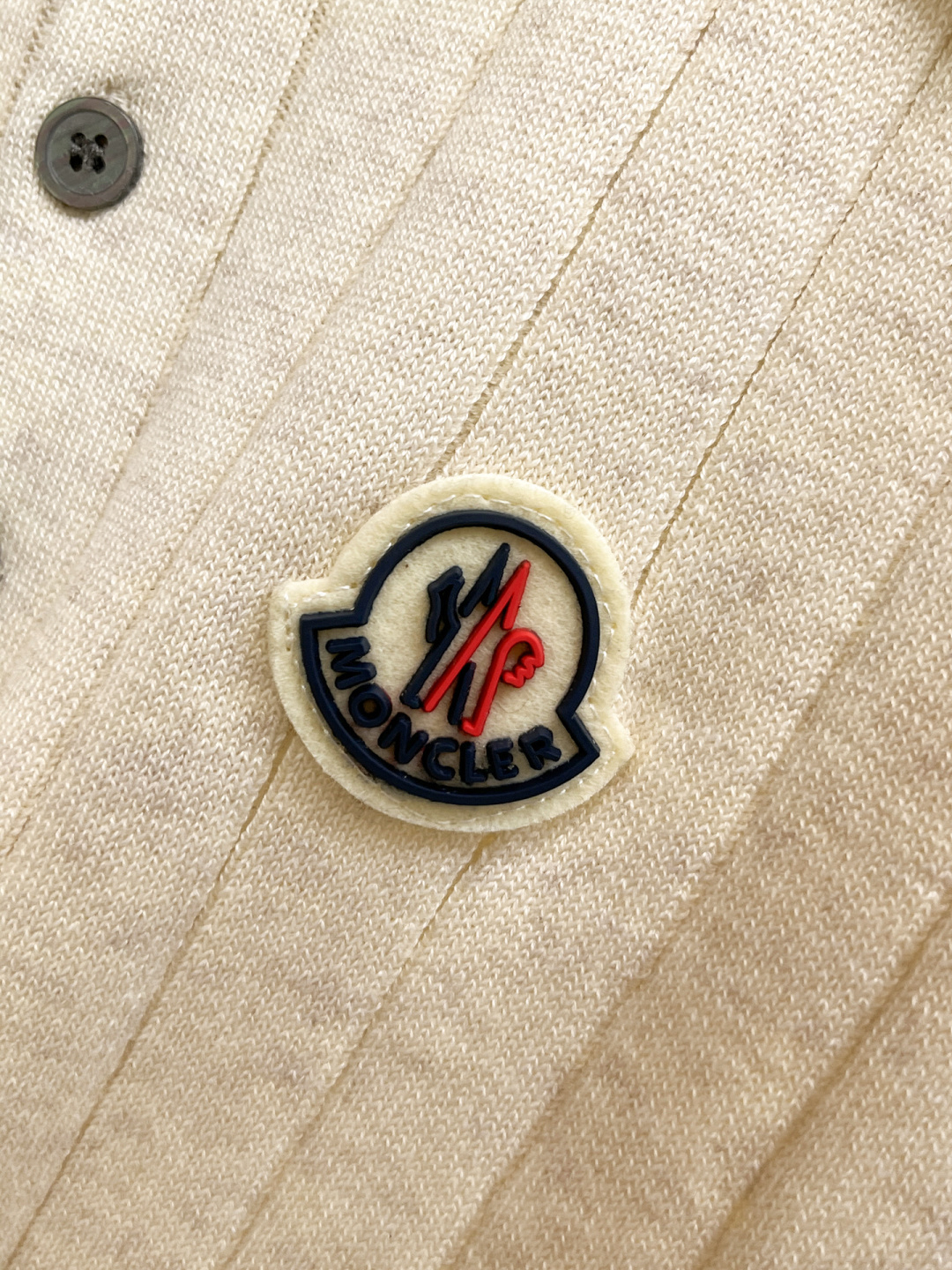 蒙口 2026春夏新款男士顶级翻领针织短袖T恤，品牌最新设计元素！既不单调也不复杂,恰到好处的展现品味！