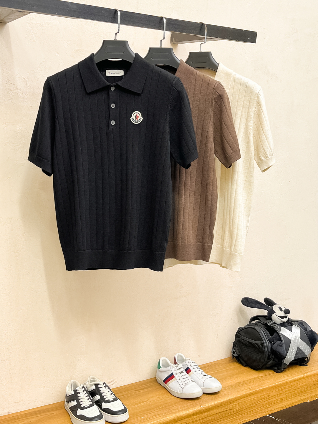 蒙口 2026春夏新款男士顶级翻领针织短袖T恤，品牌最新设计元素！既不单调也不复杂,恰到好处的展现品味！