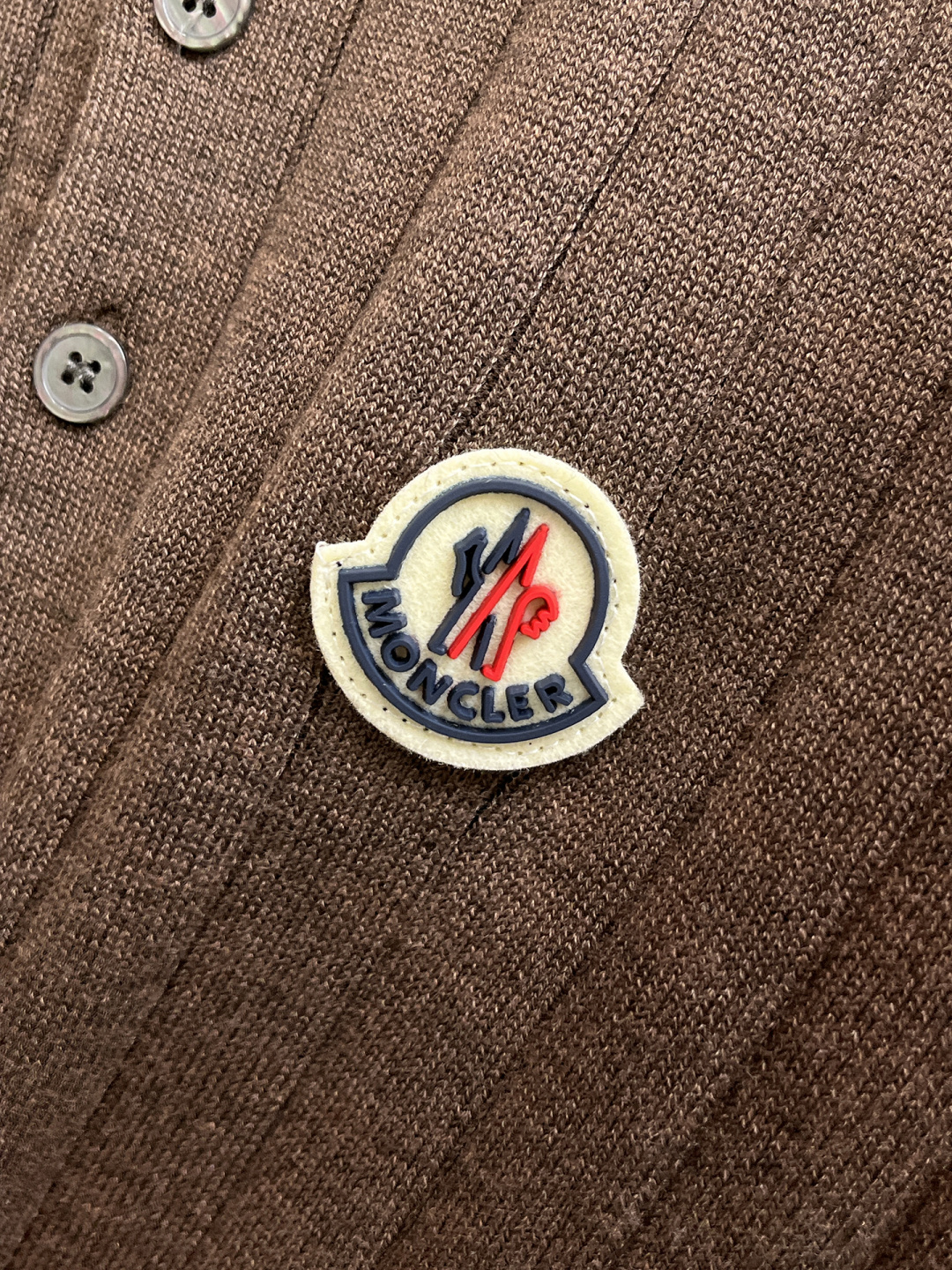 蒙口 2026春夏新款男士顶级翻领针织短袖T恤，品牌最新设计元素！既不单调也不复杂,恰到好处的展现品味！