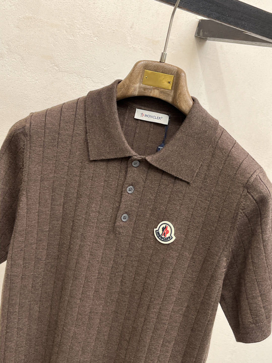 蒙口 2026春夏新款男士顶级翻领针织短袖T恤，品牌最新设计元素！既不单调也不复杂,恰到好处的展现品味！