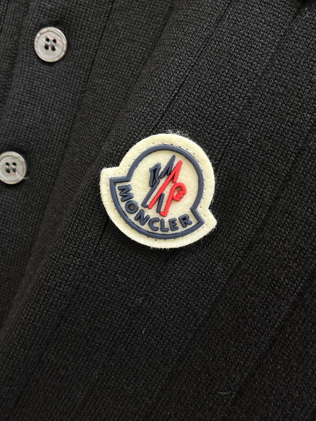 蒙口 2026春夏新款男士顶级翻领针织短袖T恤，品牌最新设计元素！既不单调也不复杂,恰到好处的展现品味！