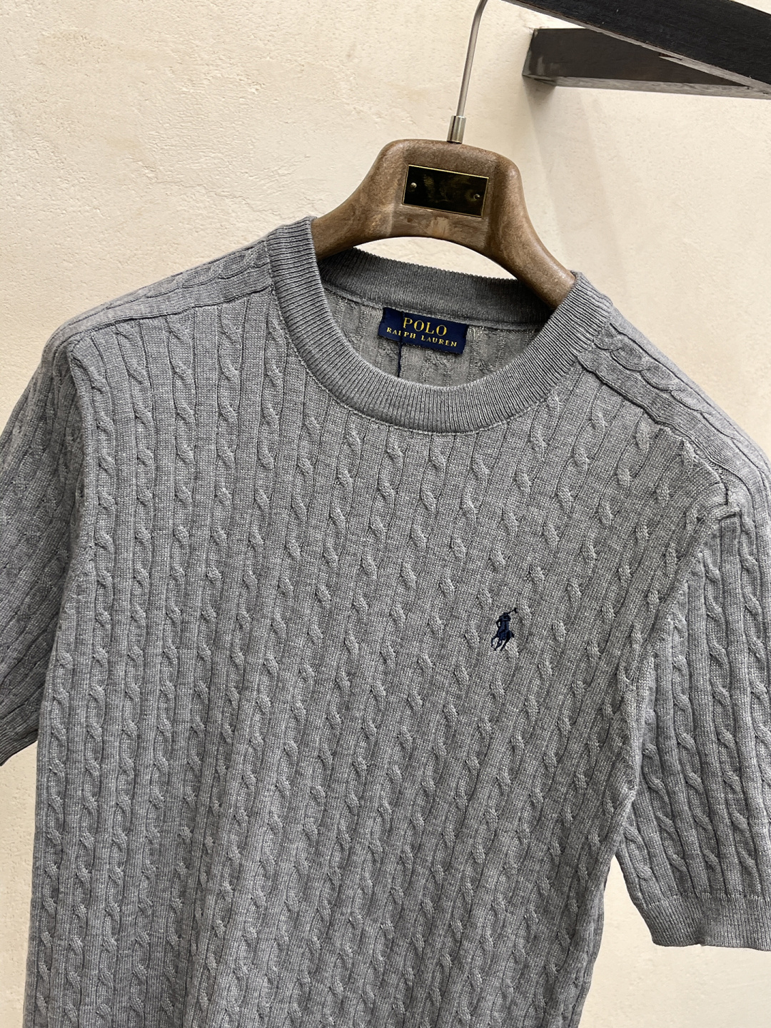 2026春夏新款男士顶级翻领针织短袖T恤，品牌最新设计元素！既不单调也不复杂,恰到好处的展现品味！客供定