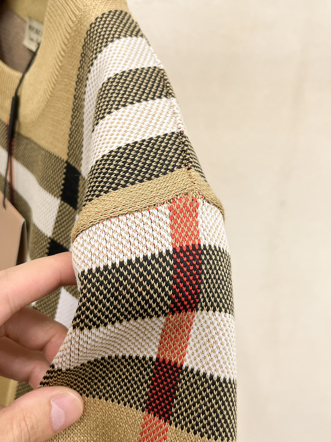 巴宝莉 秋冬新款男士顶级圆领针织短袖T恤，品牌最新设计元素！既不单调也不复杂,恰到好处的展现品味！客供定