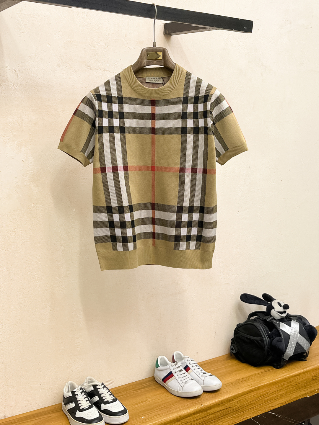 巴宝莉 秋冬新款男士顶级圆领针织短袖T恤，品牌最新设计元素！既不单调也不复杂,恰到好处的展现品味！客供定