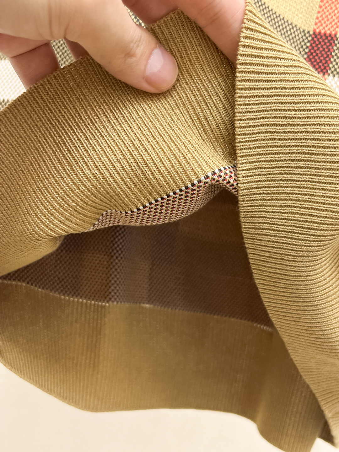 巴宝莉 秋冬新款男士顶级圆领针织短袖T恤，品牌最新设计元素！既不单调也不复杂,恰到好处的展现品味！客供定