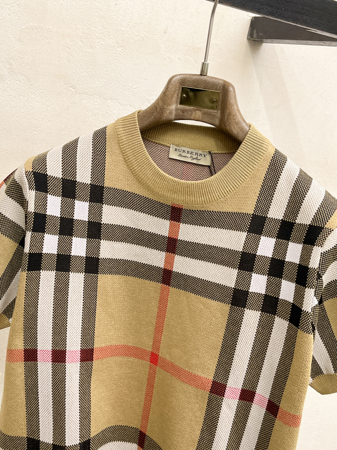 巴宝莉 秋冬新款男士顶级圆领针织短袖T恤，品牌最新设计元素！既不单调也不复杂,恰到好处的展现品味！客供定