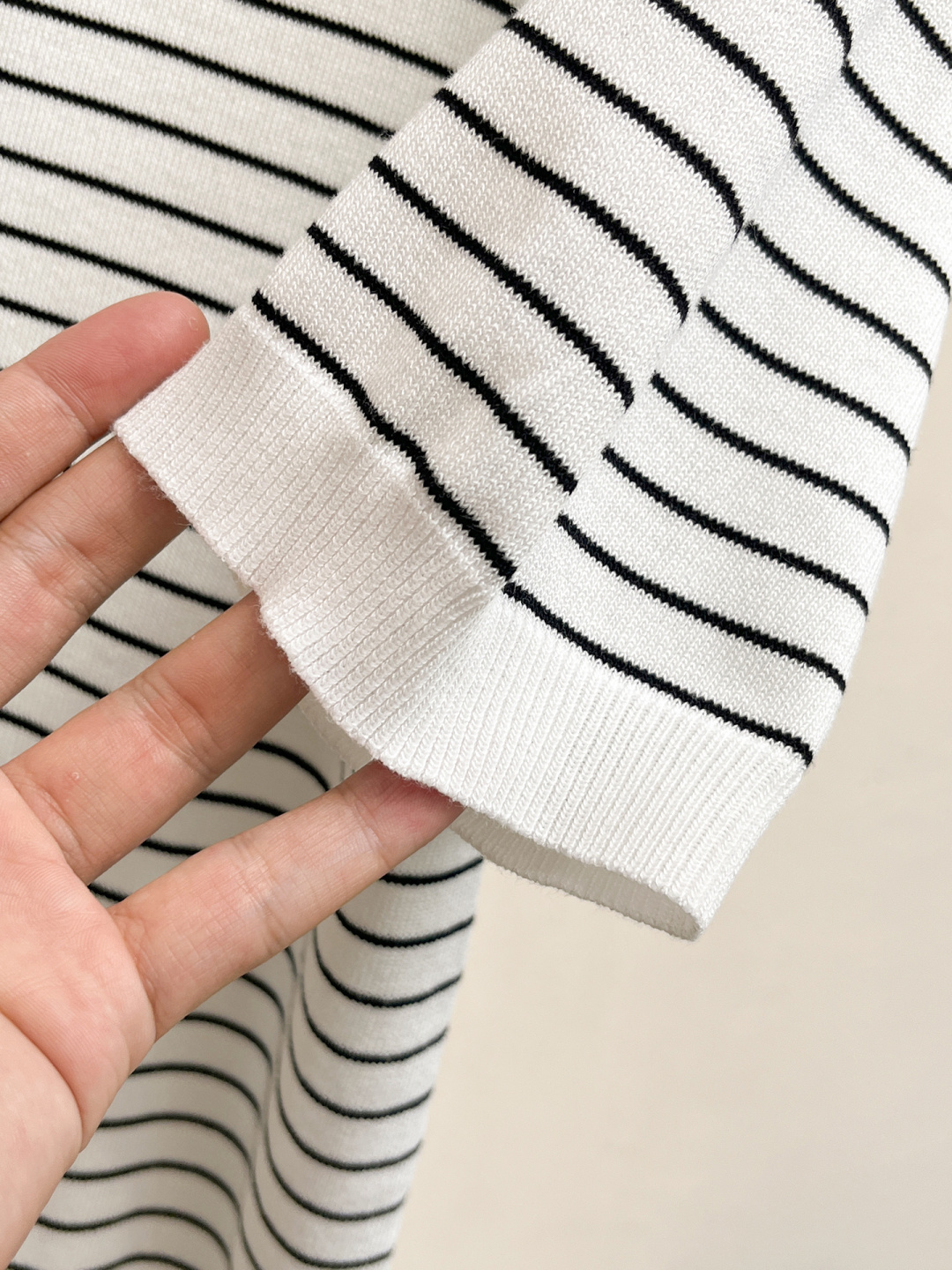 普拉达 2026春夏新款男士顶级翻领针织短袖T恤，品牌最新设计元素！既不单调也不复杂,恰到好处的展现品味