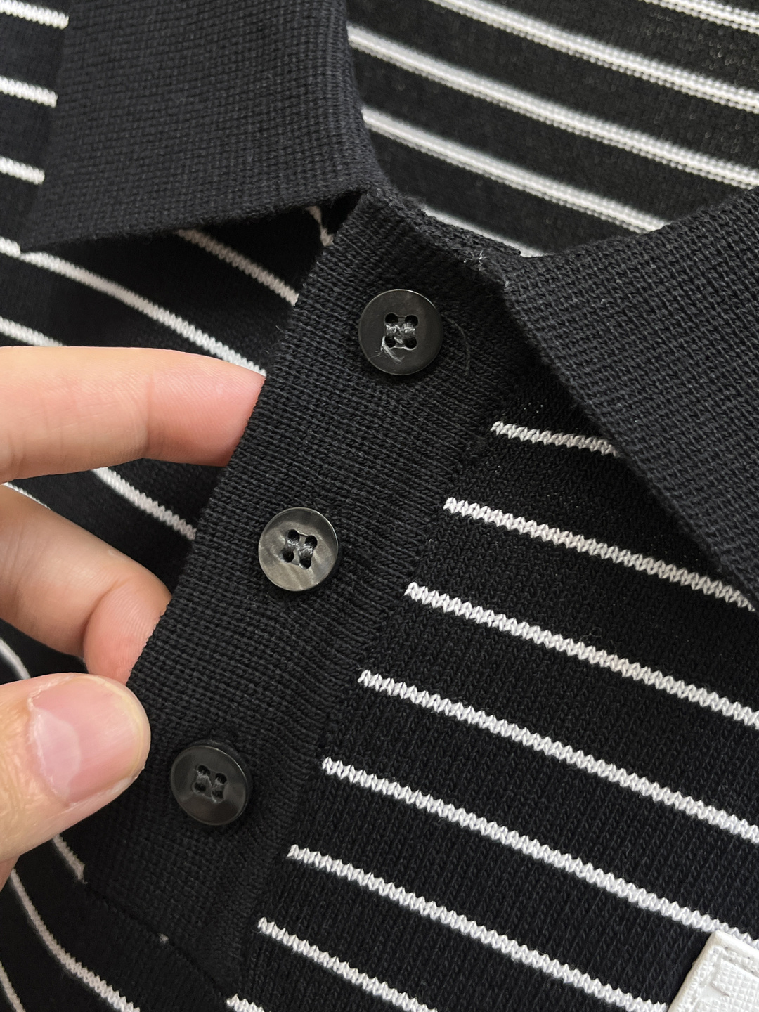 普拉达 2026春夏新款男士顶级翻领针织短袖T恤，品牌最新设计元素！既不单调也不复杂,恰到好处的展现品味