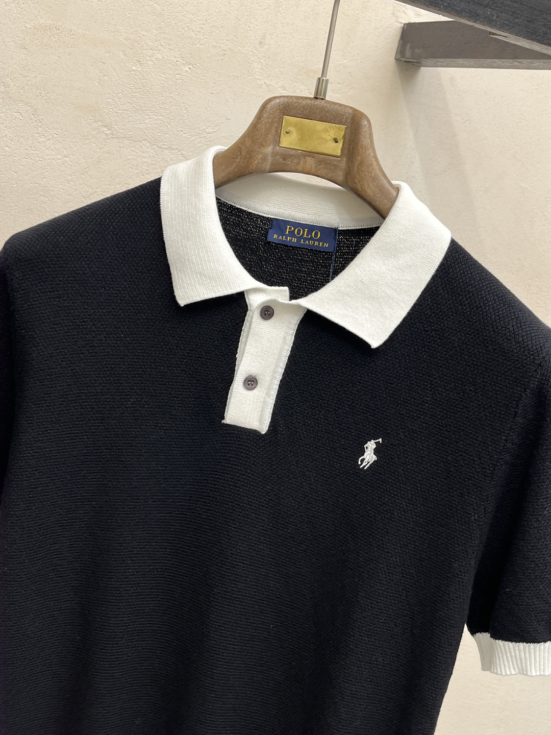 2026春夏新款男士顶级翻领针织短袖T恤，品牌最新设计元素！既不单调也不复杂,恰到好处的展现品味！客供定