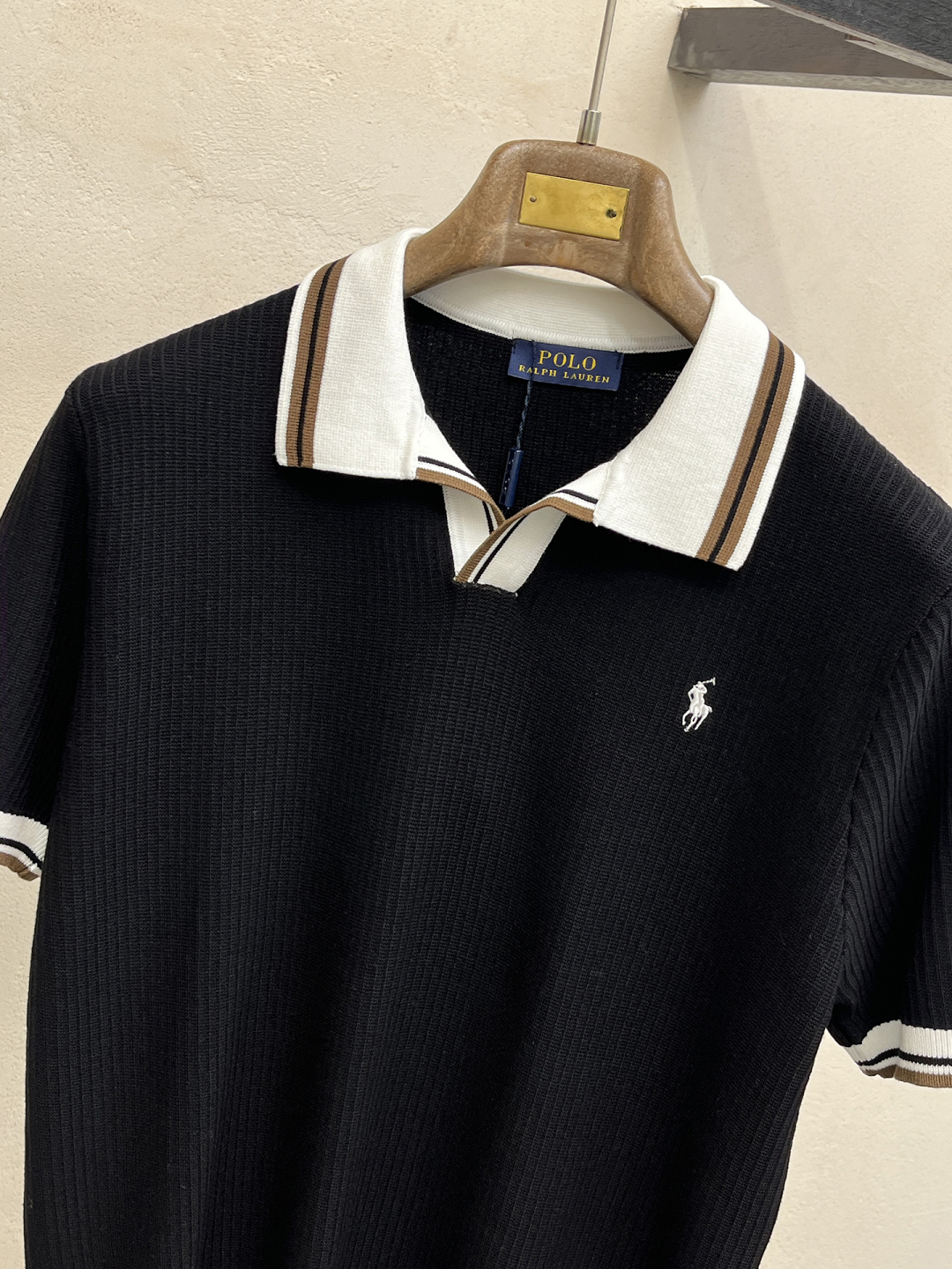 2026春夏新款男士顶级翻领针织短袖T恤，品牌最新设计元素！既不单调也不复杂,恰到好处的展现品味！客供定