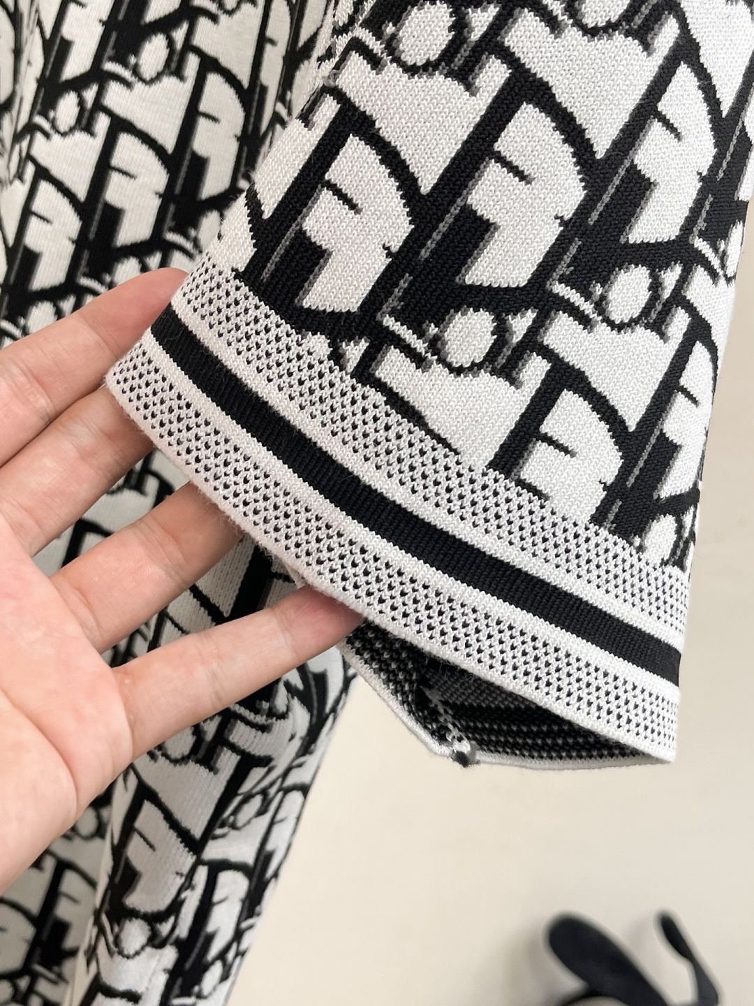 2026春夏新款男士顶级圆领针织短袖T恤，品牌最新设计元素！既不单调也不复杂,恰到好处的展现品味！客供定