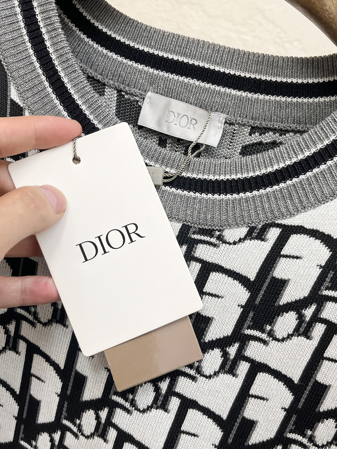 2026春夏新款男士顶级圆领针织短袖T恤，品牌最新设计元素！既不单调也不复杂,恰到好处的展现品味！客供定