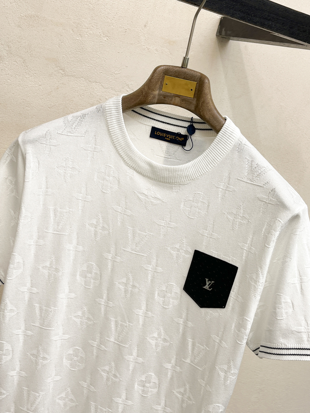 2026春夏新款男士顶级圆领针织短袖T恤，品牌最新设计元素！既不单调也不复杂,恰到好处的展现品味！客供定