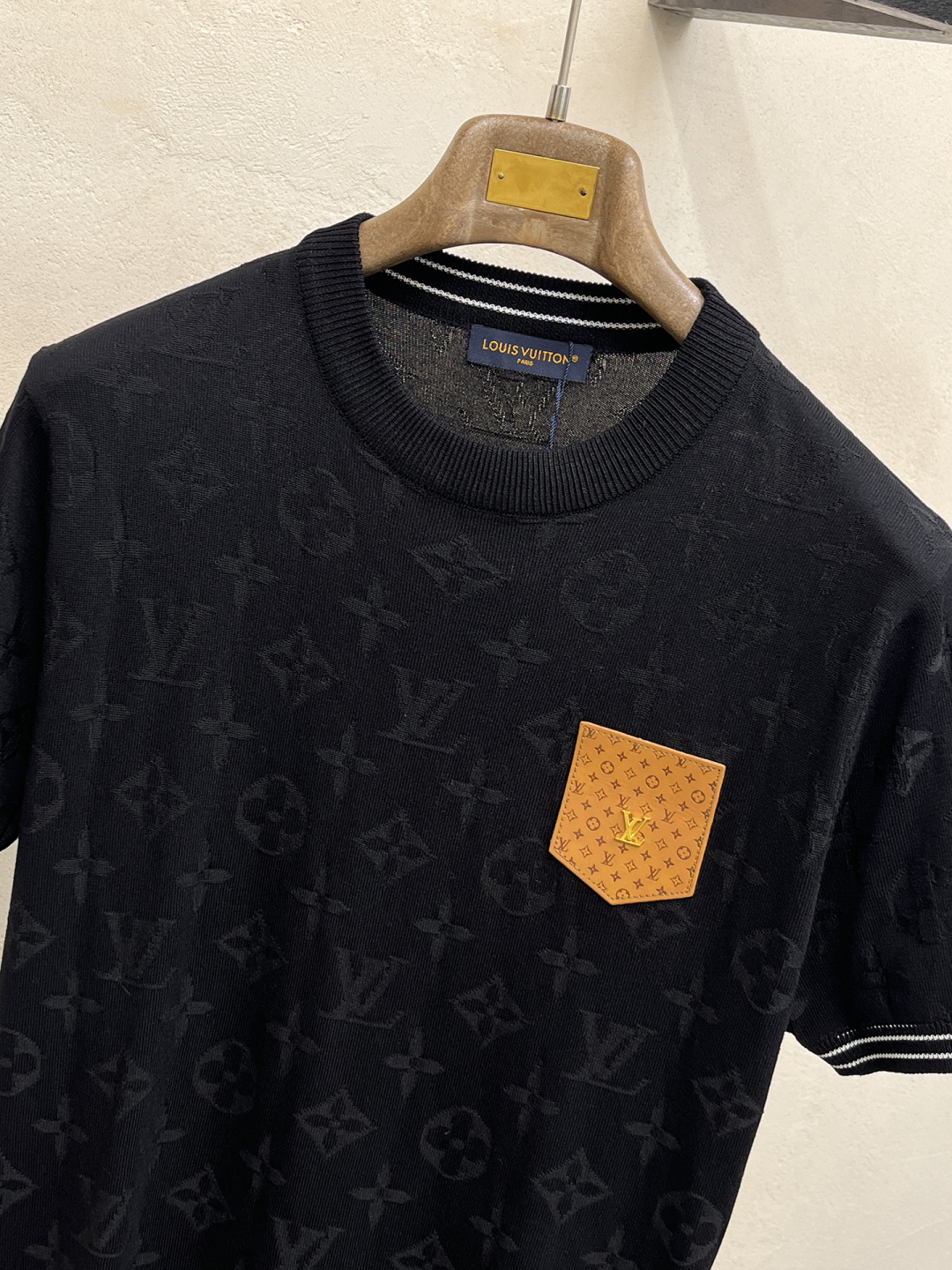 2026春夏新款男士顶级圆领针织短袖T恤，品牌最新设计元素！既不单调也不复杂,恰到好处的展现品味！客供定