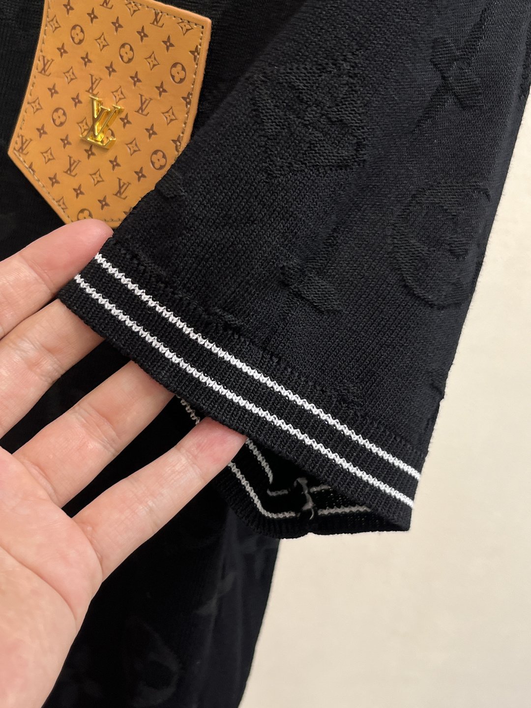 2026春夏新款男士顶级圆领针织短袖T恤，品牌最新设计元素！既不单调也不复杂,恰到好处的展现品味！客供定