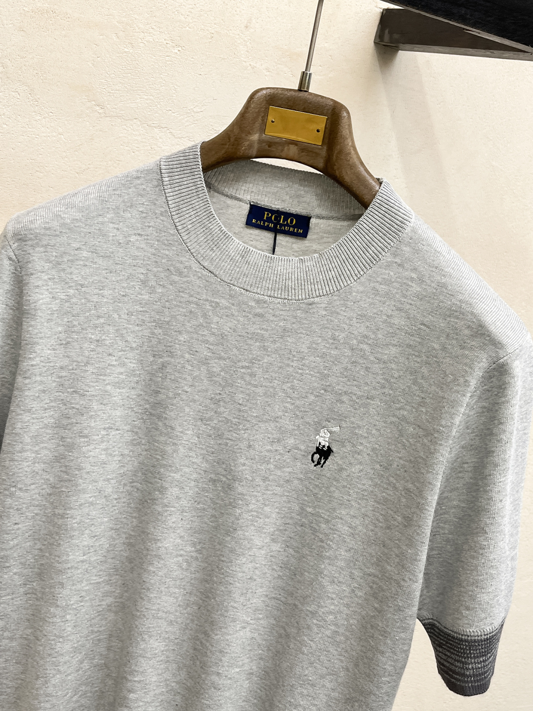 2026春夏新款男士顶级翻领针织短袖T恤，品牌最新设计元素！既不单调也不复杂,恰到好处的展现品味！客供定