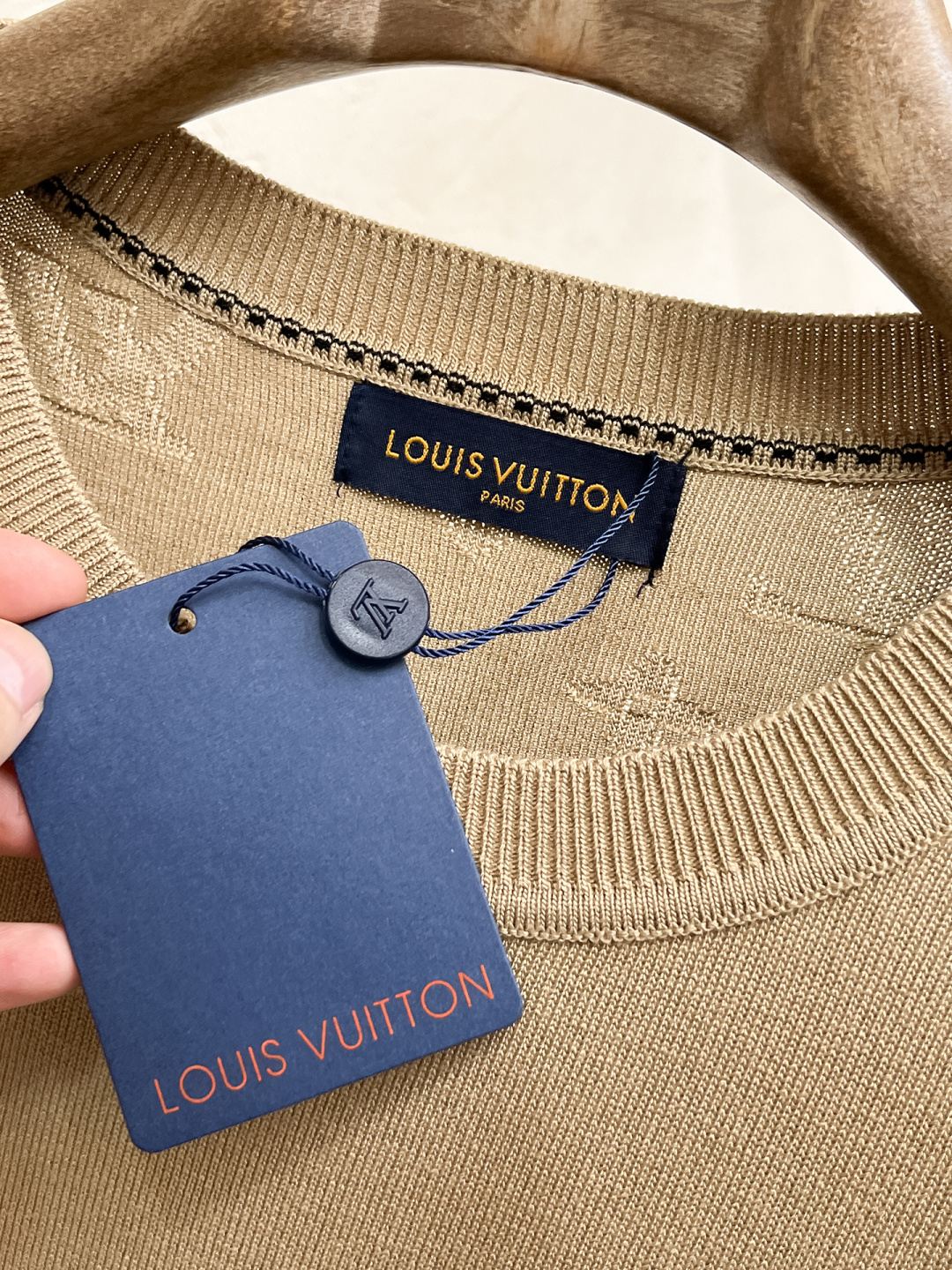 2026春夏新款男士顶级翻领针织短袖T恤，品牌最新设计元素！既不单调也不复杂,恰到好处的展现品味！客供定