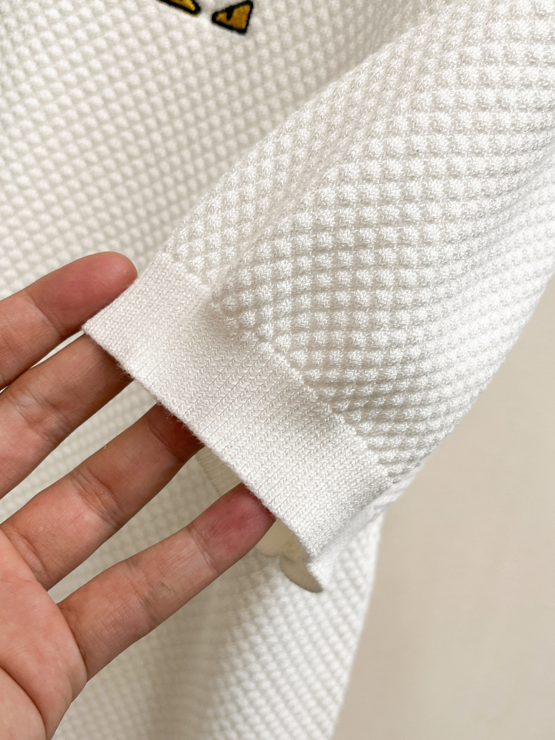 2026春夏新款男士顶级圆领针织短袖T恤，品牌最新设计元素！既不单调也不复杂,恰到好处的展现品味！客供定