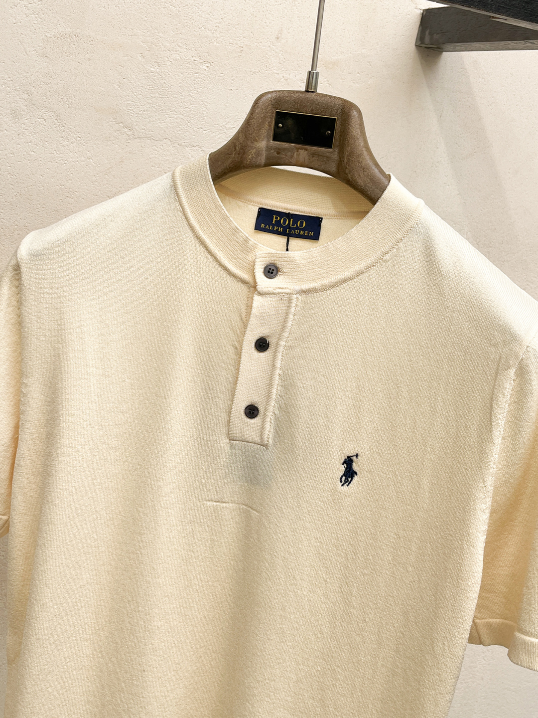 2026春夏新款男士顶级翻领针织短袖T恤，品牌最新设计元素！既不单调也不复杂,恰到好处的展现品味！客供定