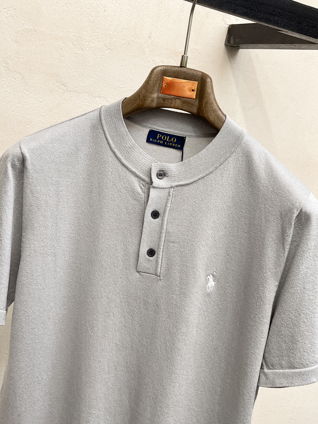 2026春夏新款男士顶级翻领针织短袖T恤，品牌最新设计元素！既不单调也不复杂,恰到好处的展现品味！客供定