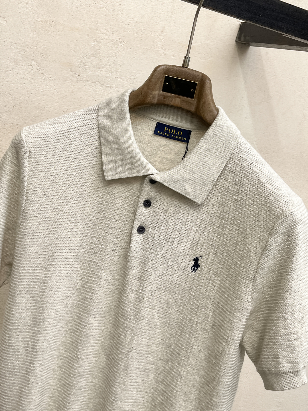 2026春夏新款男士顶级翻领针织短袖T恤，品牌最新设计元素！既不单调也不复杂,恰到好处的展现品味！客供定