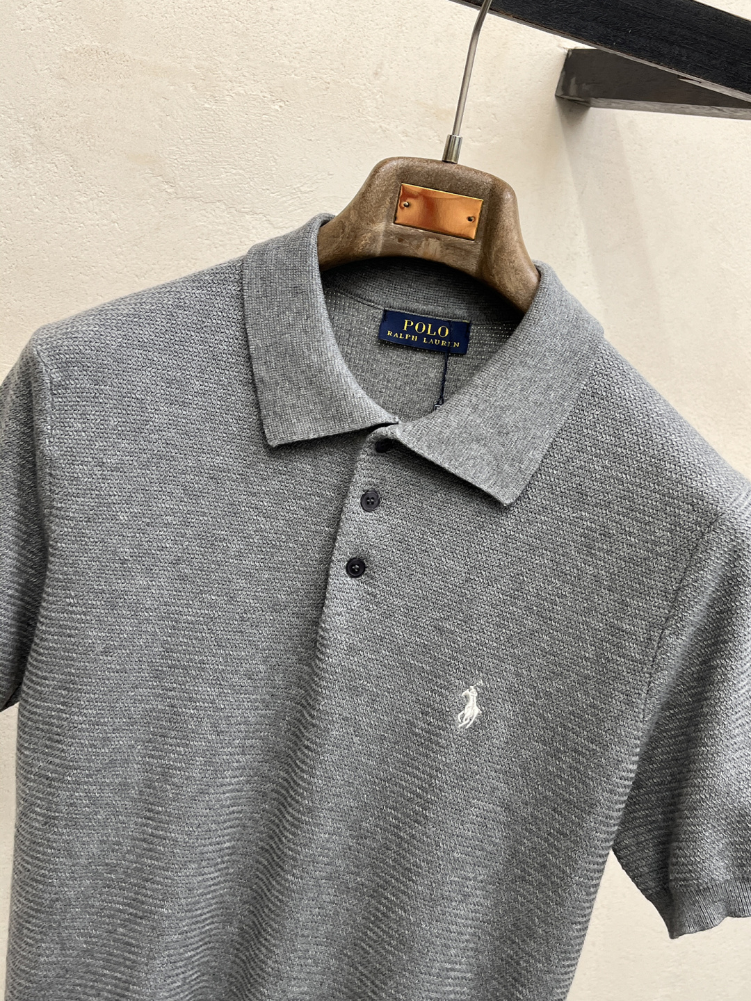 2026春夏新款男士顶级翻领针织短袖T恤，品牌最新设计元素！既不单调也不复杂,恰到好处的展现品味！客供定