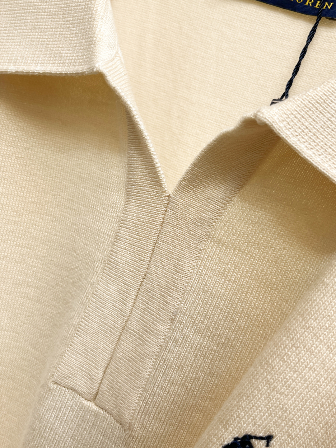 2026春夏新款男士顶级翻领针织短袖T恤，品牌最新设计元素！既不单调也不复杂,恰到好处的展现品味！客供定