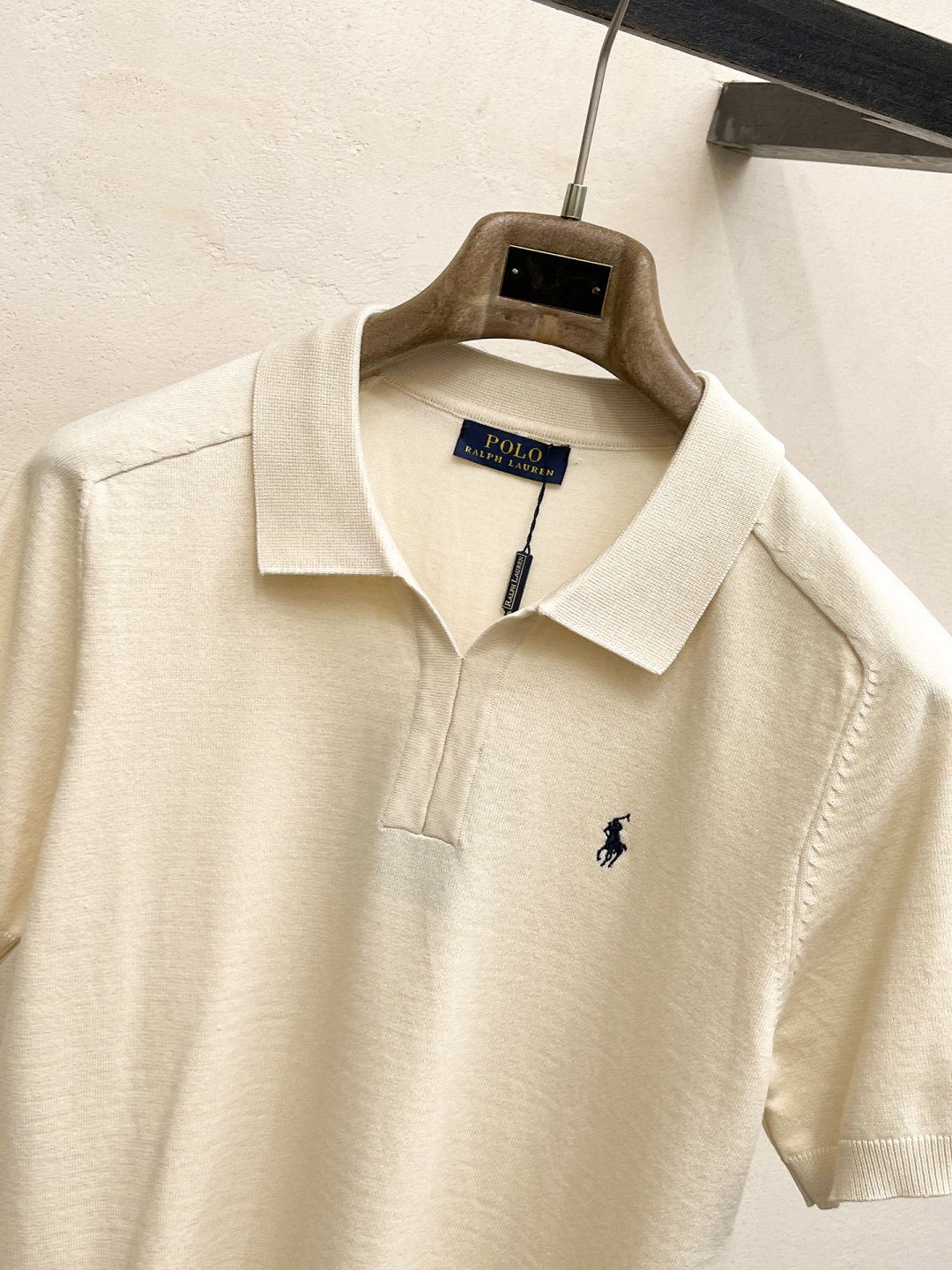 2026春夏新款男士顶级翻领针织短袖T恤，品牌最新设计元素！既不单调也不复杂,恰到好处的展现品味！客供定