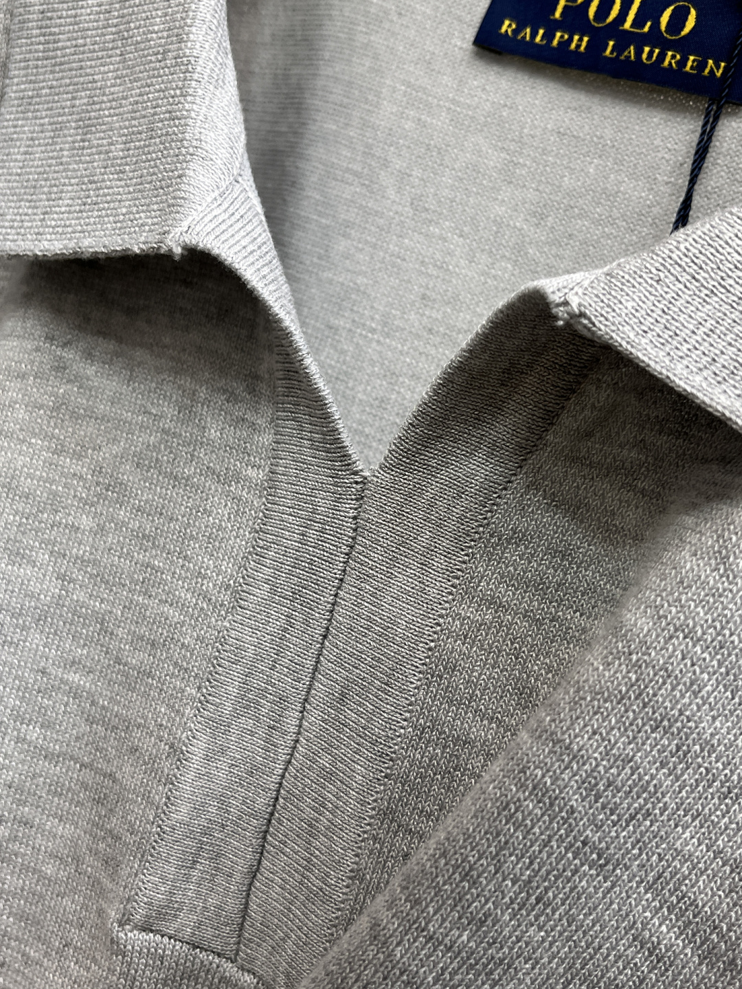 2026春夏新款男士顶级翻领针织短袖T恤，品牌最新设计元素！既不单调也不复杂,恰到好处的展现品味！客供定