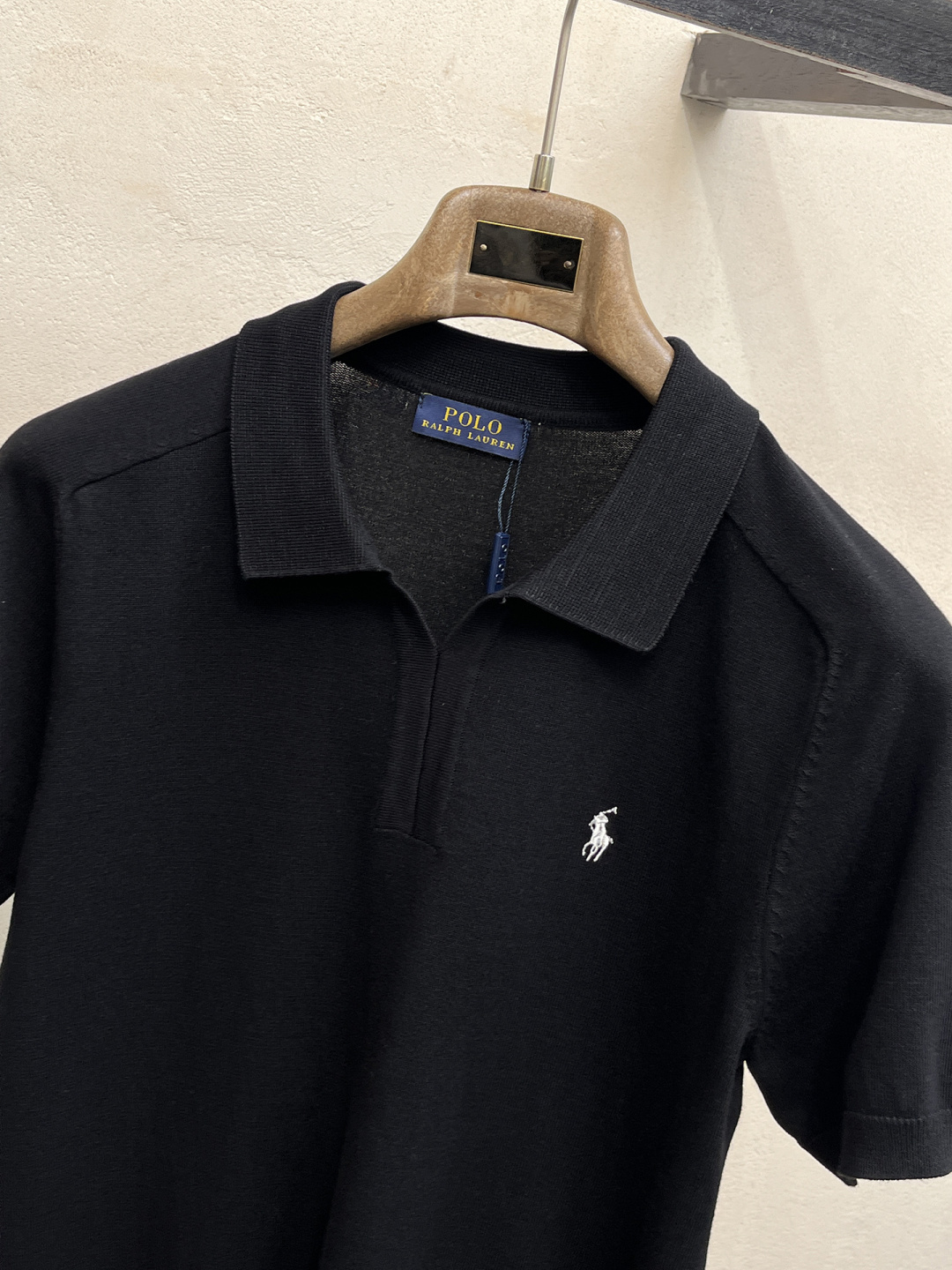 2026春夏新款男士顶级翻领针织短袖T恤，品牌最新设计元素！既不单调也不复杂,恰到好处的展现品味！客供定