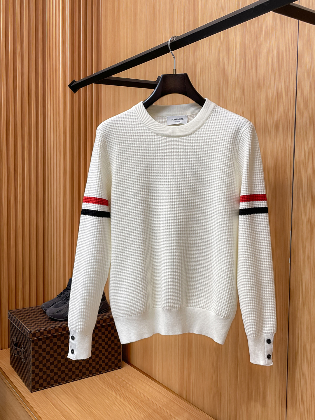 NO:731338,Years later TB 2025 Autumn and Winter Wool blended pullover knitted sweater has highlights and highlights the texture. The overall design of the upper body is fashionable and gives a modern sense of fit. The collar slightly fits the neck, making the overall upper body more youthful and fashionable. The fabric is made of custom-woven wool blended material. It has the characteristics of easy care. It has a wool texture on the surface. The upper body is comfortable and warm. It looks high-end and has a good crisp feeling. Size M-3XL,,sweaters,19860909年后 TB 2025秋冬 羊毛混纺套头针织毛衣很有亮点细节上凸显质感 整体设计上身时尚而赋予现代气息感合体的剪裁,领口微微贴合颈部,让整体上身更显年轻时尚 ,面料采用客供定织羊毛混纺材质 有着易打理的特点 表面有着羊毛质感 上身舒适保暖 ,显高档的同时 又有很好挺括感 码数M-3XL,,sweaters,,Men's clothing