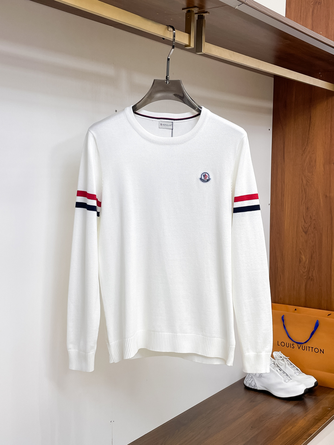 NO:537243,The 2025 autumn and winter [new product] sweaters are exclusively available for tough products, imported original technology wool worsened!  Fine knitting is integrated, and the color mixed weaving is purely handmade. It is of high grade, highlighting the taste and luxury of clothing. It is exquisite in craftsmanship!  Customized original craft thread upper body is so handsome, purchasing level counters with the same model as men and women. Number of codes M-3XL, Moncler, sweaters, alexander wang19860909蒙口 2025秋冬【新品】毛衣专供狠货,进口原版科技羊毛精纺！精细针织一体,色彩混织纯手工技艺呈现 档次极高,凸显衣着品味与奢华 工艺精湛！定制原版工艺螺纹上身帅到爆,代购级别专柜男女同款 码数M-3XL,,Moncler,sweaters,alexander wang,Men's clothing